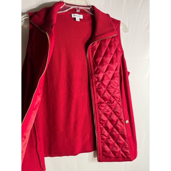 NWOT Susan Graver Red Quilted Vest Stretch Sides Full Gold Zip Snap Pocket Sz L - Picture 3 of 6